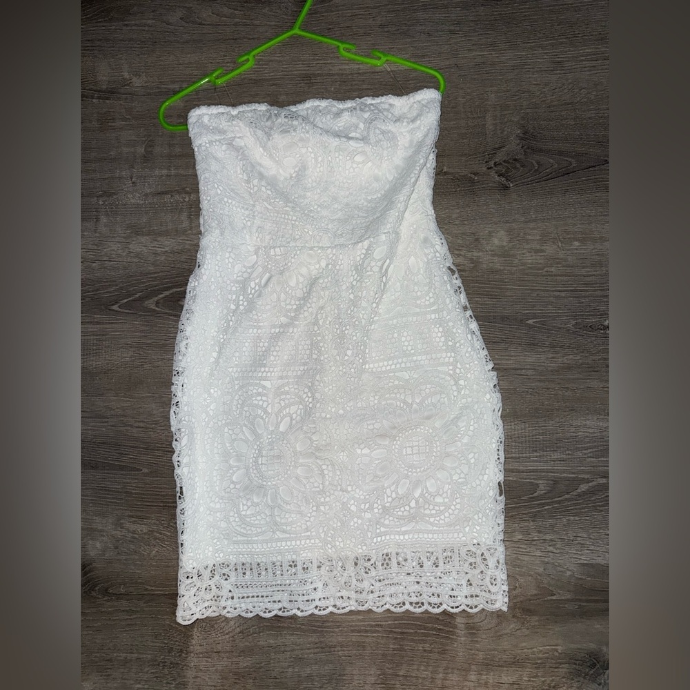 Elegant White Lace Strapless Dress